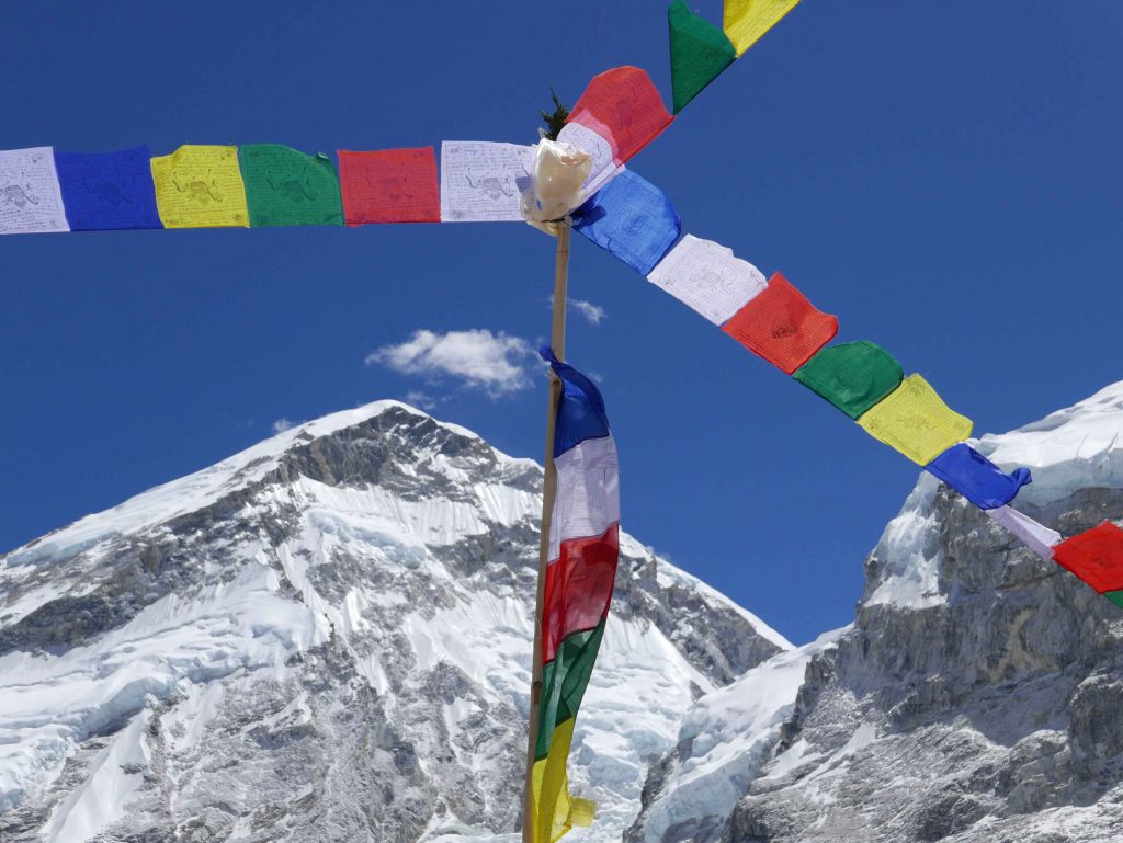 Mount Everest, Gebetsfahnen